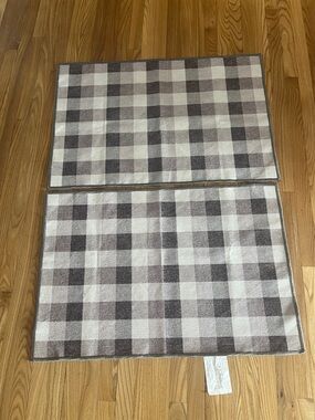 RUGGABLE seat of 2 rugs 2x3 Excellent condition